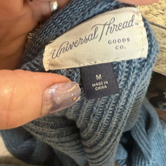 Universal thread size medium blue, long sleeve cardigan - Picture 7 of 9